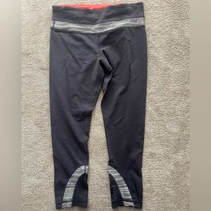 Lululemon Inspire crop size 6